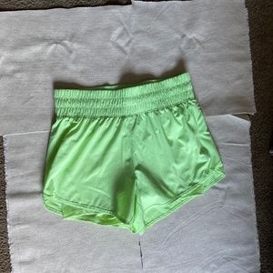 AVIA shorts SIZE M